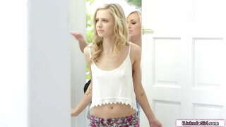 Ű�山雀青少年舔那边的女同性恋朋友