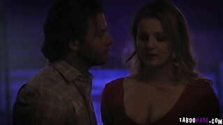 Sexy babe ELiza Eves la den modne stud stakk hennes søte muffins med hans bankende kuk