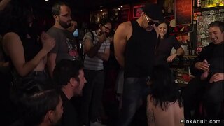 Euro brunette abdi ing sawetara garis digawe kanggo dilat lan ngisep jago