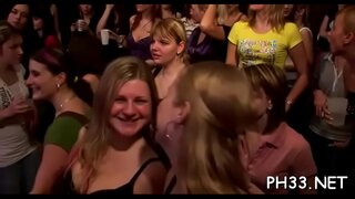 Gái điếm la hét trong ecstasy từ nhóm người phục vụ Gái điếm la hét trong ecstasy từ nhóm người phục vụ