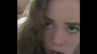 Slutwife deepthroats ja võtab anal creampie enne farting see läbi, kui cumming