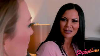 Stepmom Nuduhake Putri Carane Kanggo Duwe Lesbian Jinis