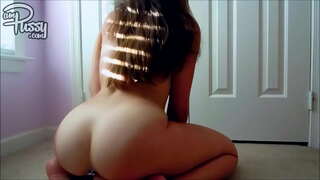 ���কল বাঁড়ার উপর গালিচা বাড়িতে